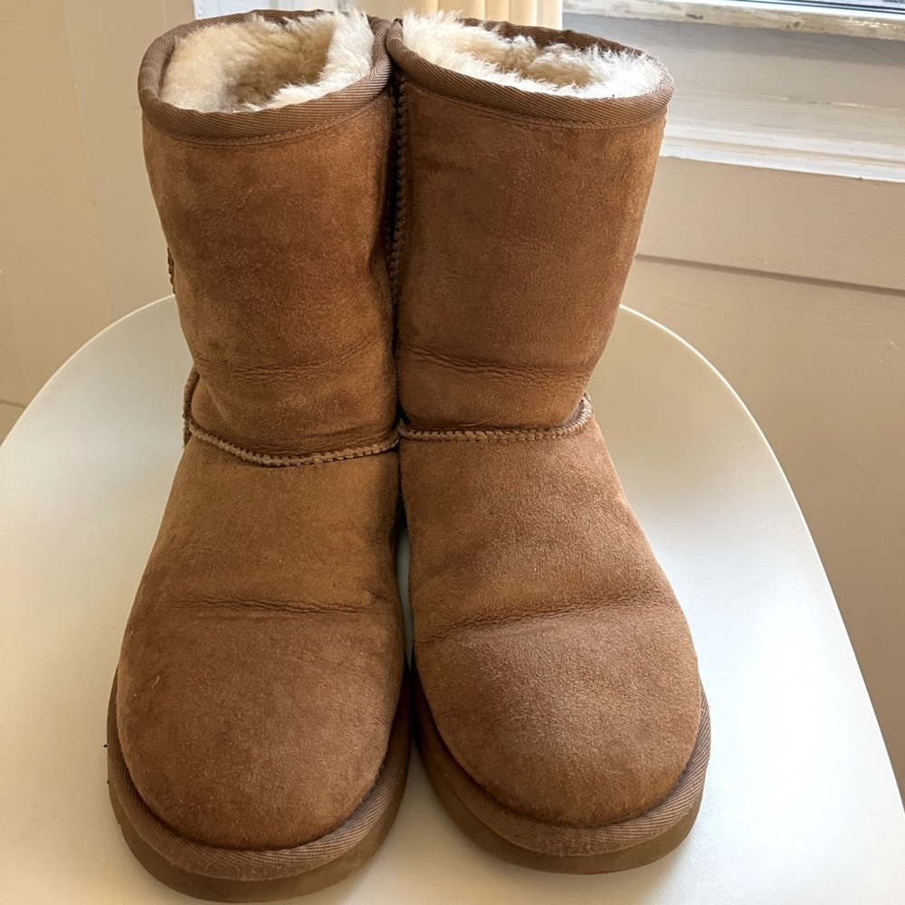 Classic Short UGG Boots Size 7 (Women)